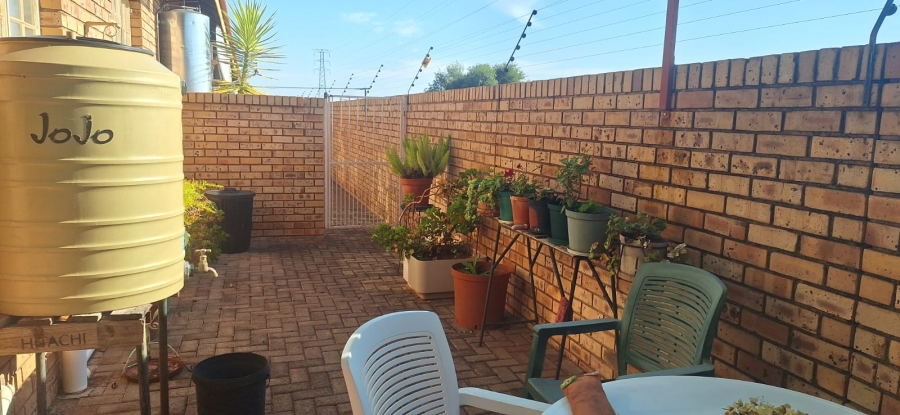 2 Bedroom Property for Sale in Minerva Gardens Northern Cape